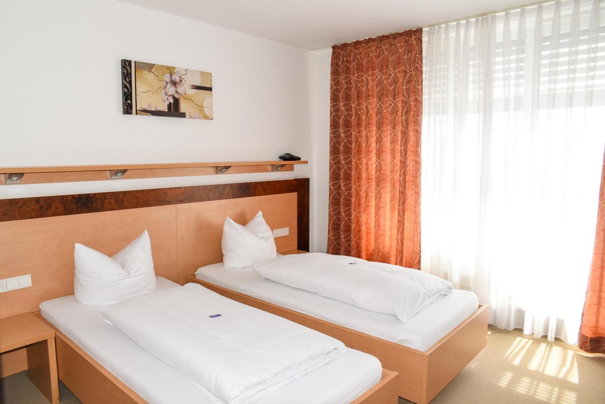 Hotel Nuernberger Hof Neumarkt in der Oberpfalz Rum bild